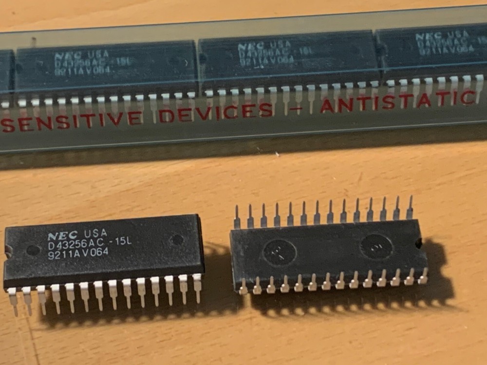 D43256AC-15L - NEC IC - Parallel Electrically-Erasable PROM (EEPROM), DIP-28