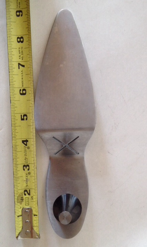 Cake Server Shapped . Sassy!