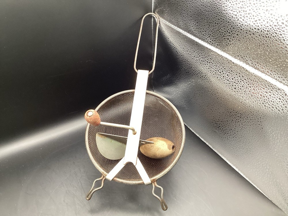 VTG Paddle Sifter/Sieve/Strainer w/ Attached Wood Roller