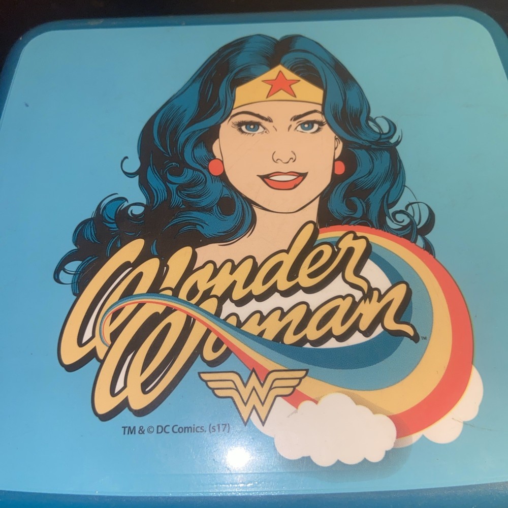 Tupperware: Wonder Woman sandwich container