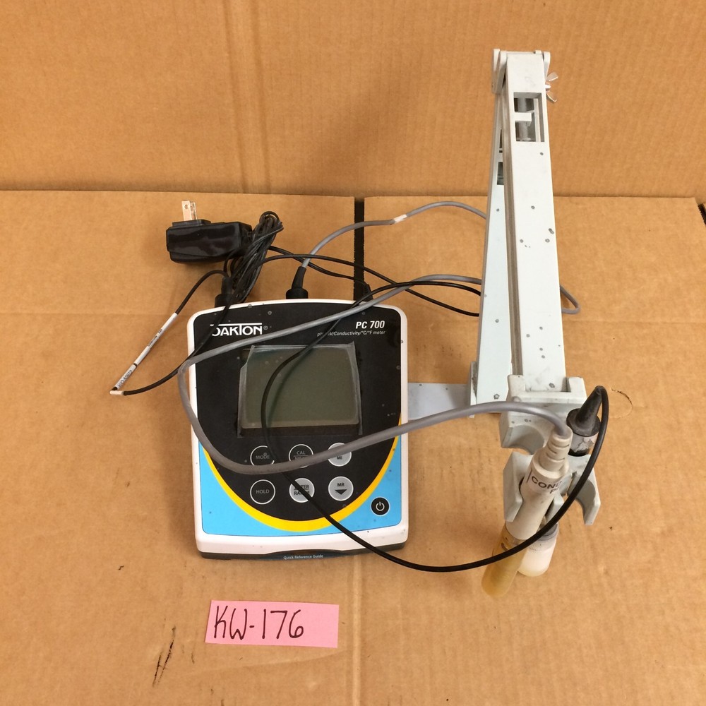 Oakton PC700 Meter w / Conductivity / Temp Probe & Stand