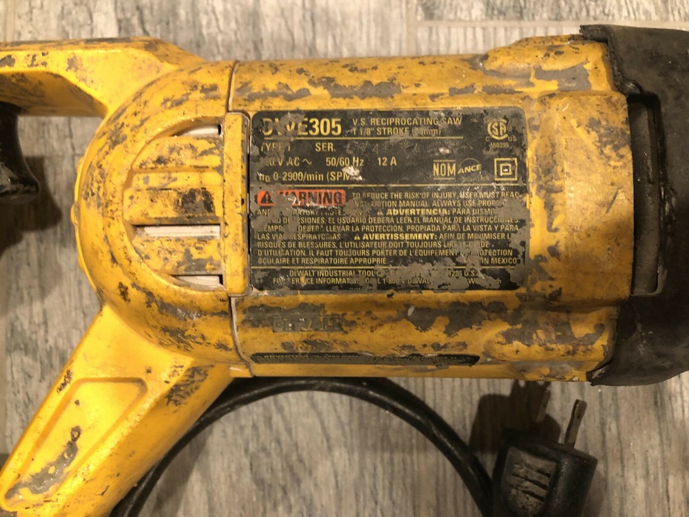 DEWALT DWE305 12-Amp Keyless Variable Speed Corded Reciprocating Saw