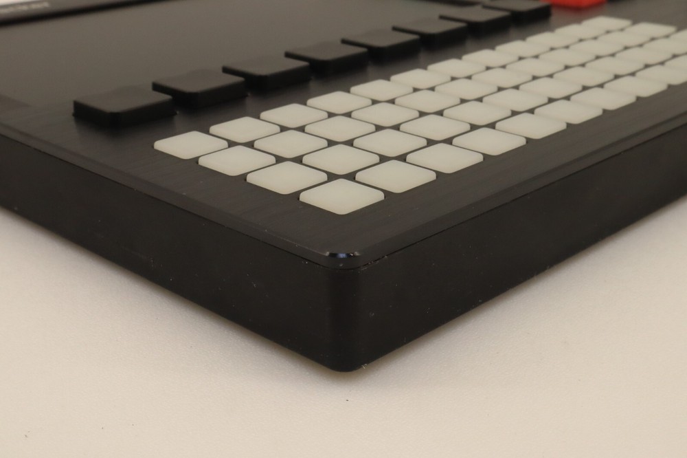 Polyend Tracker Sequencer sampler effects MIDI workstation wavetable synthesis