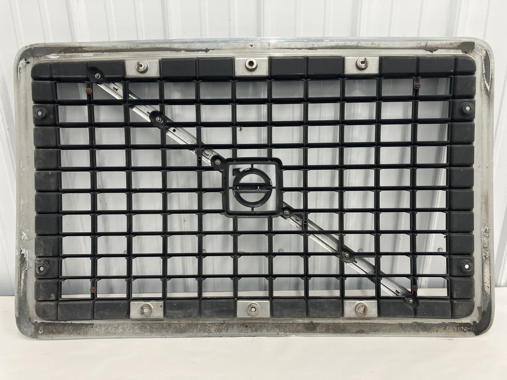 2003-2017 Volvo VNL Grille - Used
