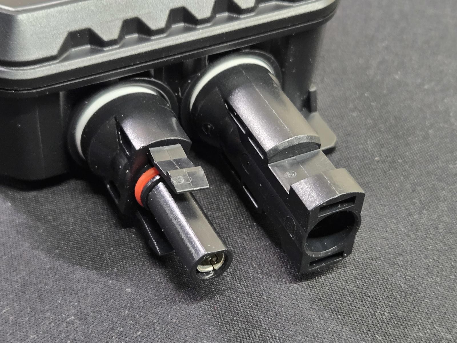 MPPT Solar Boost Controller for Solar Panels with MC4 Connector