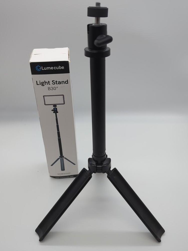 Lume Cube broadcast lighting kit B30 (light and stand - no light modifier).