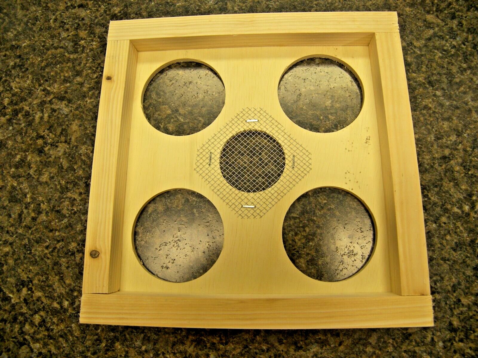 Top Beehive Feeder, Easy to Use and Convenient, 4 Jar Capacity New Handmade USA