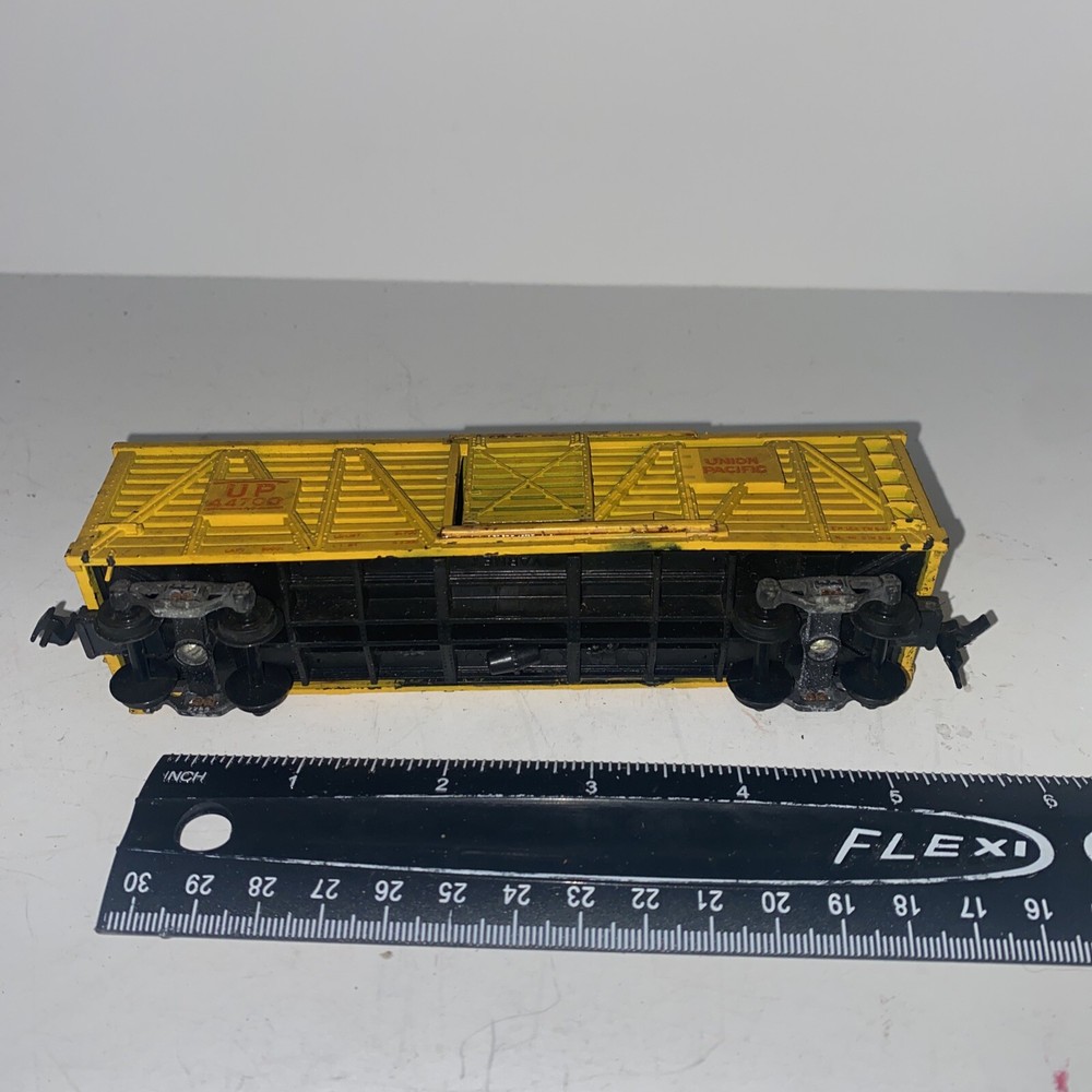 UP Cattle Car Varney #44700 Missing Sliding Door
