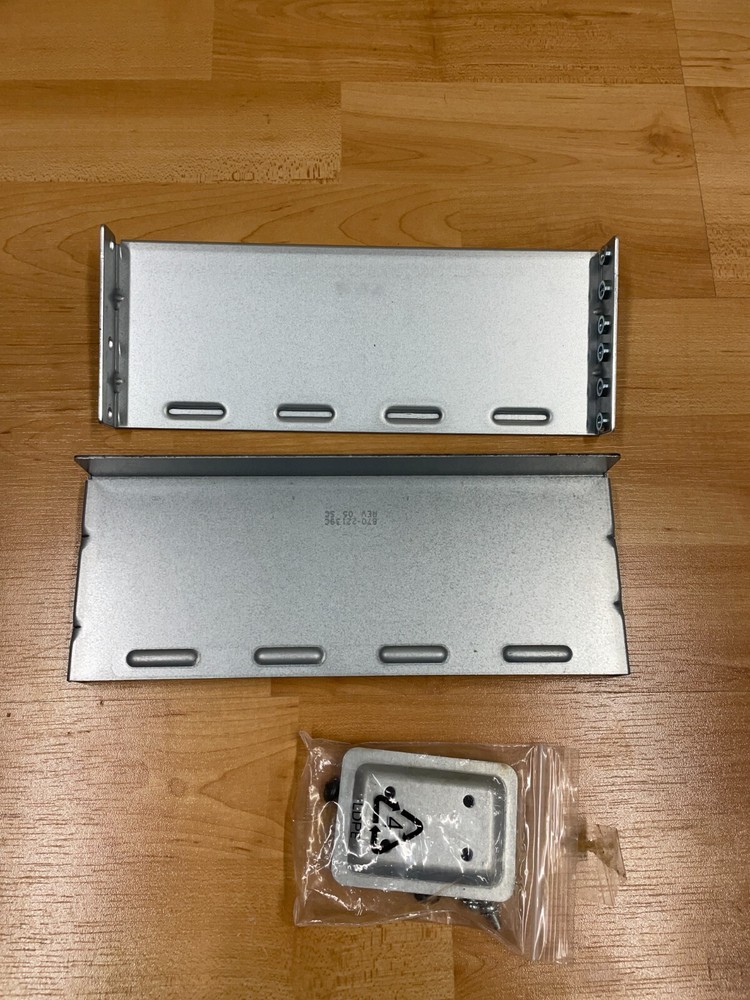 0M-816103A Kit Rack Mount Bracket L&R ROHS