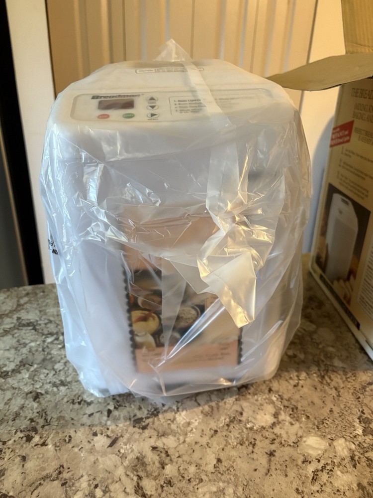 Breadman TR-440 Automatic Bread Maker 1.5 Lb Loaf Machine Brand New-Open Box