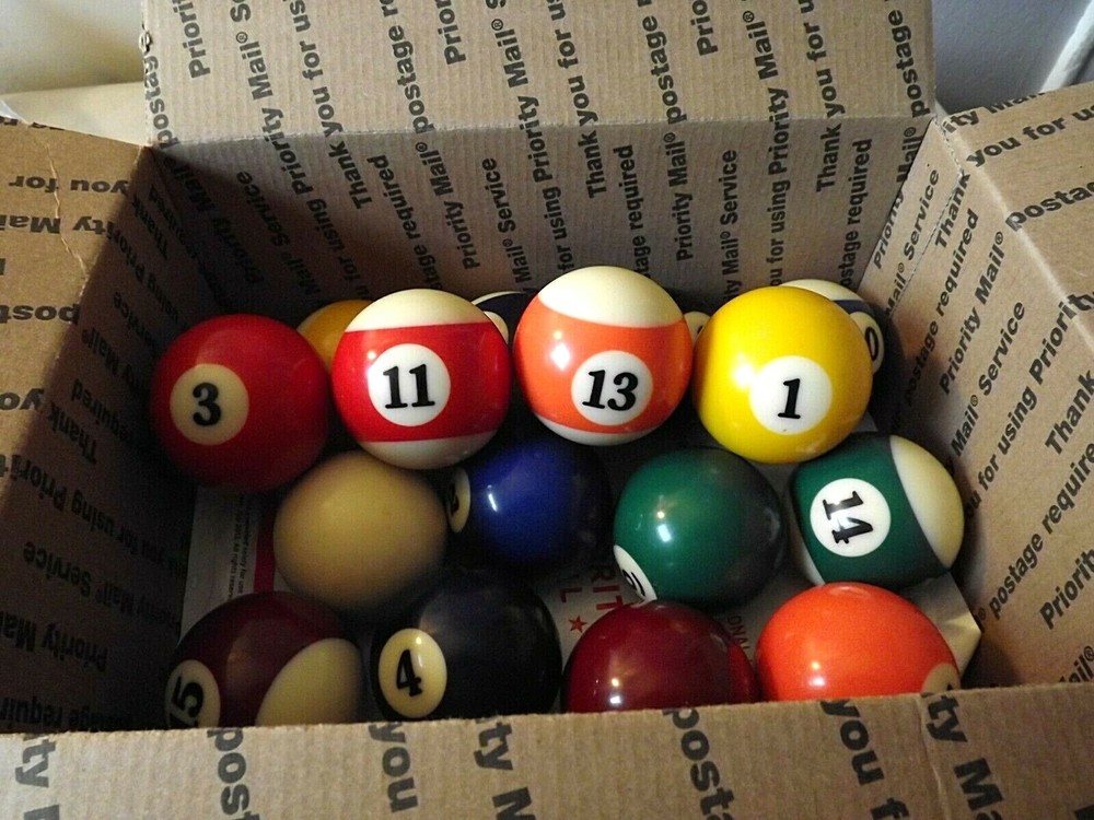 VINTAGE BILLIARD BALLS / POOL BALLS -- 2 1/4" -- COMPLETE SET