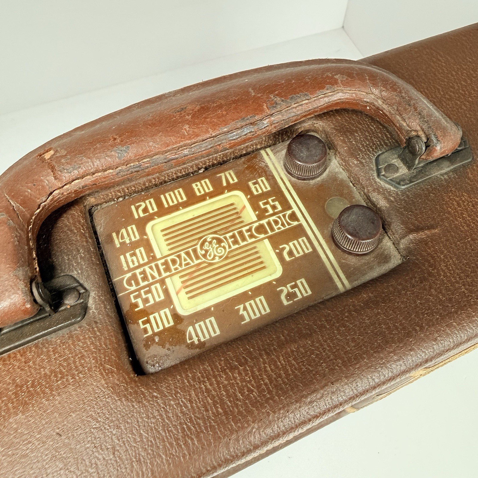 Rare Vintage 1940 GE General Electric JB-630 Carryabout Portable Radio