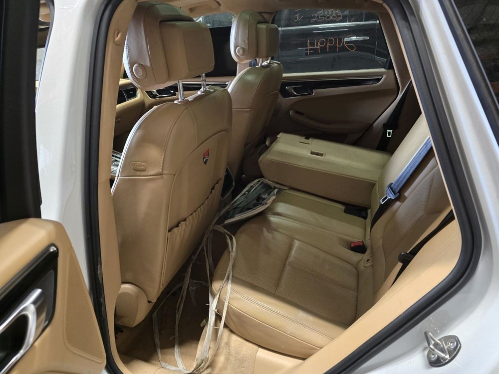 MACAN 2016 Jack 1538878