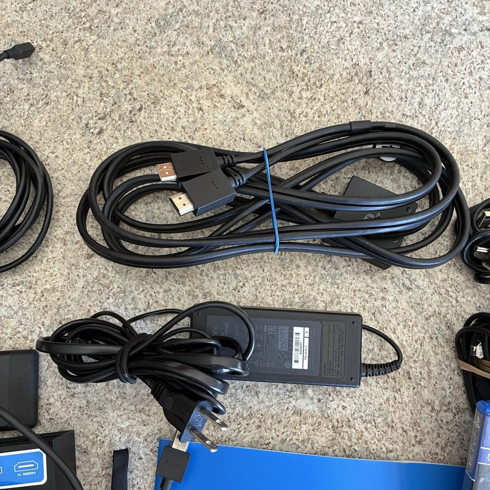 Sony PlayStation VR PSVR (PS4) CUH-ZVR2 Headset/Controllers/Camera Bundle