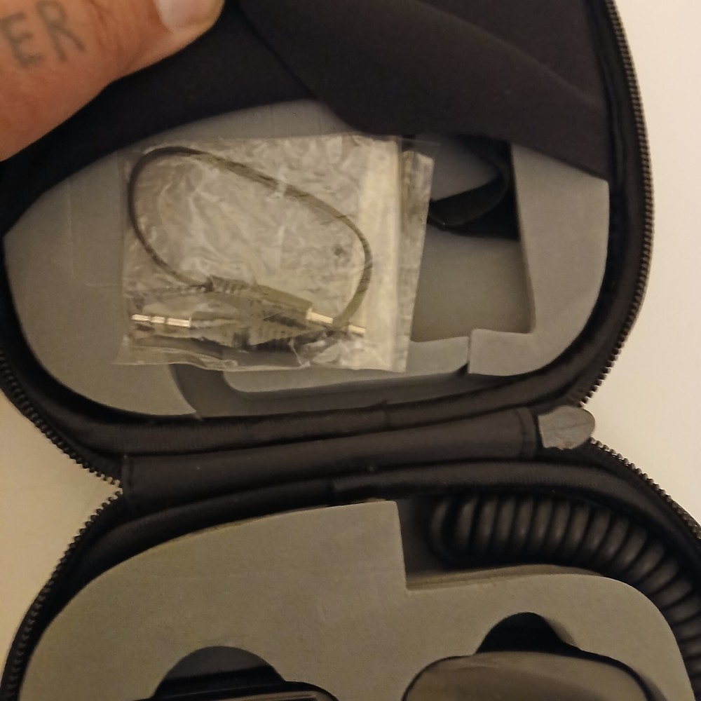 DLO TransCast® FM Car FM transmitter With Case