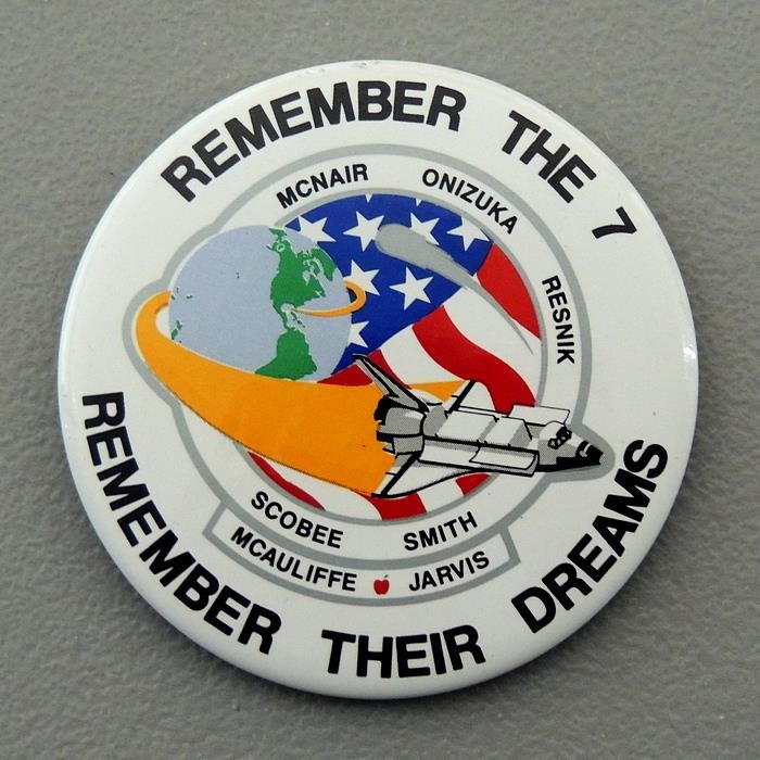 Challenger Space Shuttle Remember the 7 Astronauts Ltd Ed 1986 Pinback Button