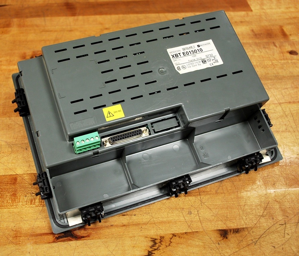 Square D XBTE015010 MAGELiS Operator Interface 24vdc - USED