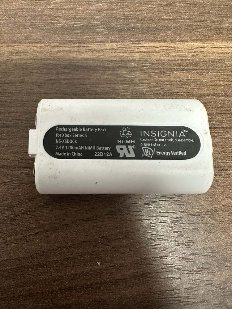 Insignia White Rechargeable Battery For Microsoft Xbox One Controllers 4E