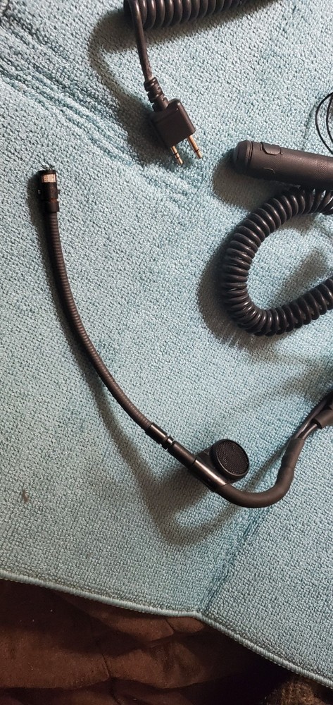 TELEX AVIATION HEAD SET WITH MIC AND REMOTE BUTTON 922