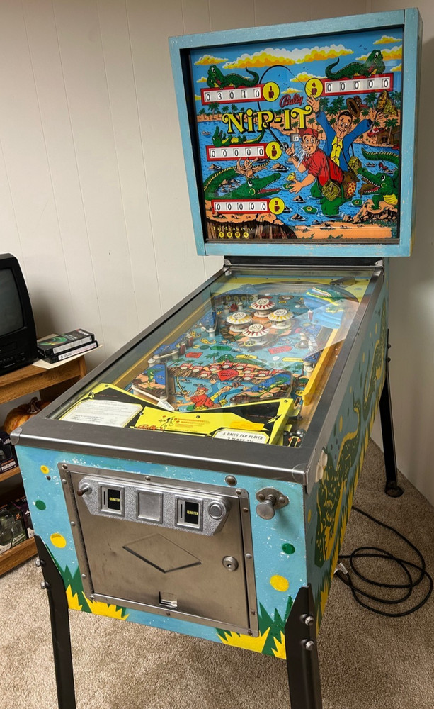 NIP-IT Pinball Machine 1973 works great.