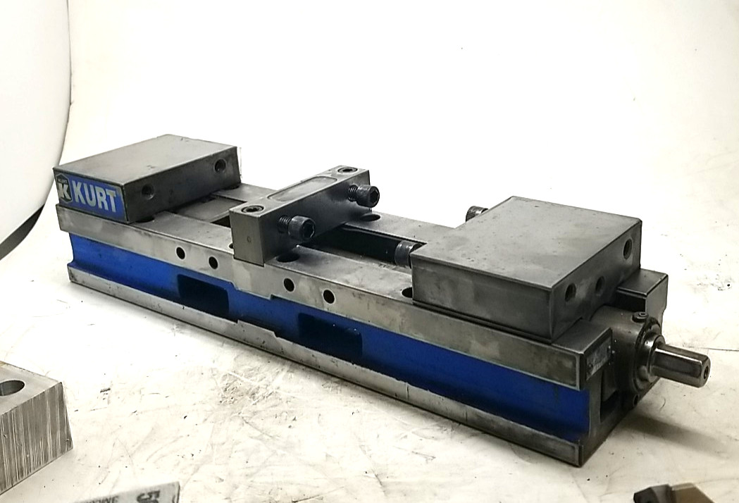 Kurt DL430 Double Lock Precision CNC Vise w/ 2 Soft Jaws-Made and Ships from USA
