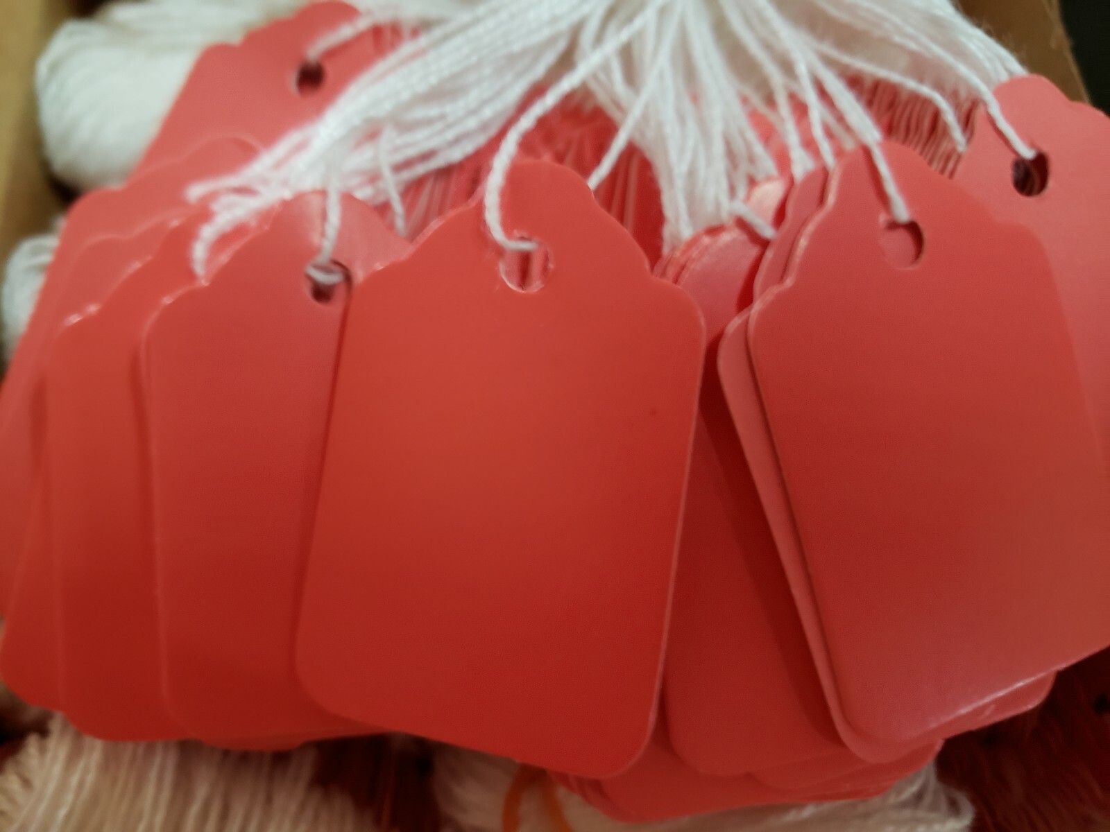 1000 Red Price Tags String Merchandise Garment Hang Coupon Strung Label Retail