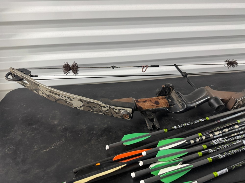 Vintage Darton Trailboo Camo Compound Bow W/ Arrows