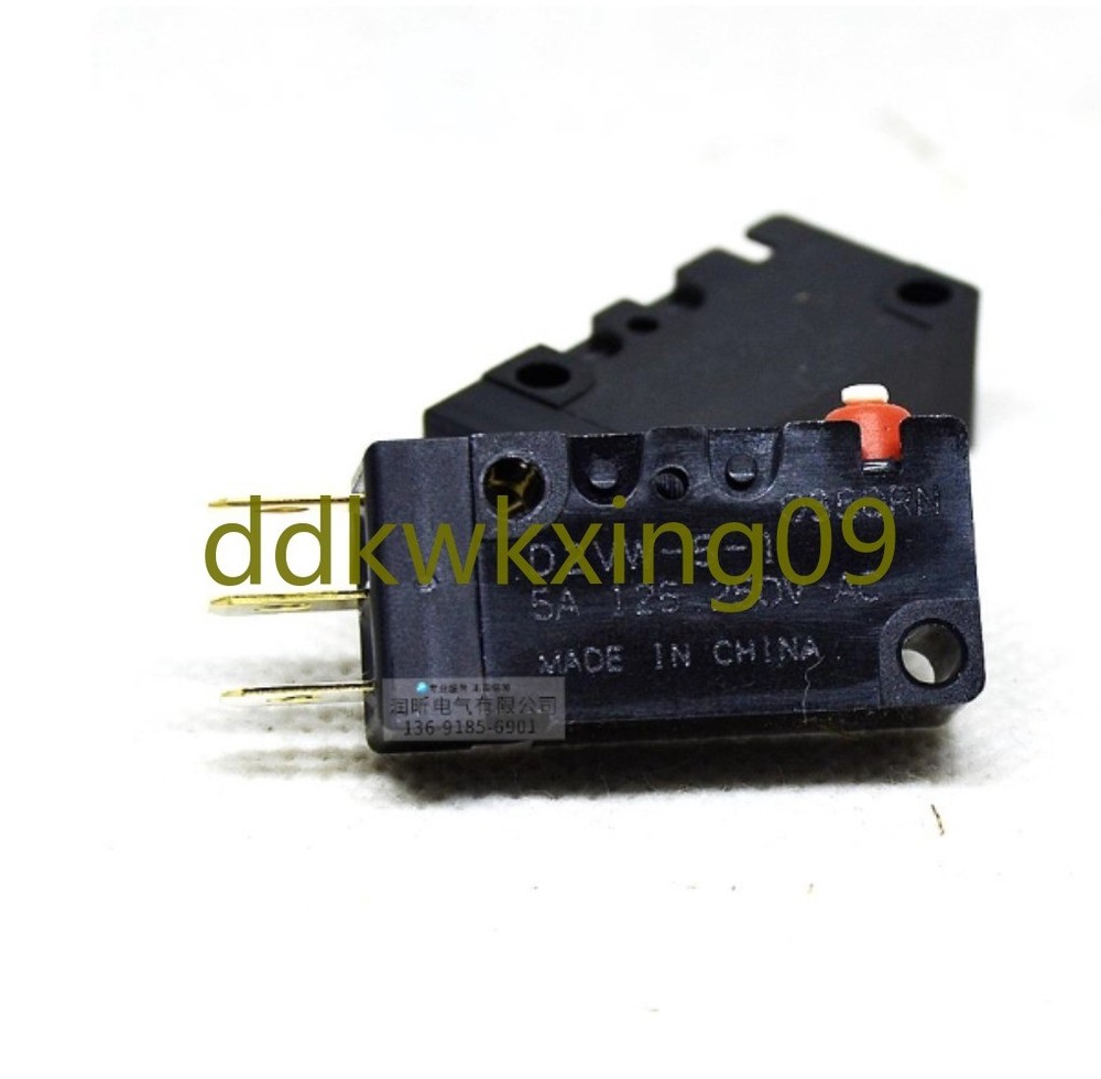 2PCS NEW IN BOX Omron limit switch D2VW-5-1