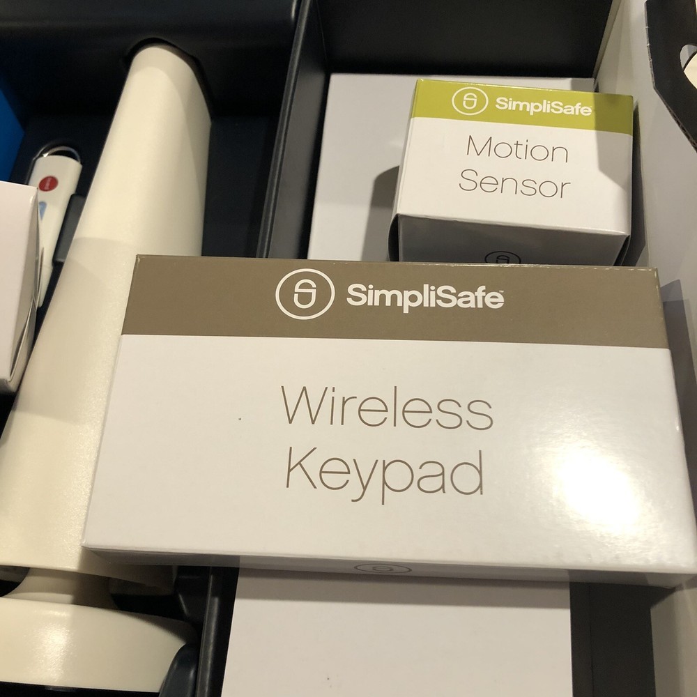 SimpliSafe Home Security System 7 Piece Original White Open Box