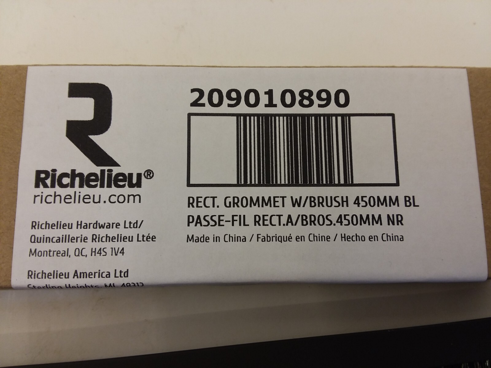 RICHELIEU 209010890 RECTANGULAR GROMMET WITH BRUSH AND ROUNDED ENDS NIB