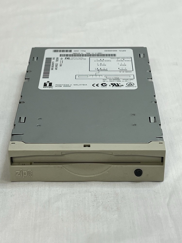Iomega Z250ATAPI 250MB Zip Disk Drive P/N; 5500965 IDE/ATAPI Interface