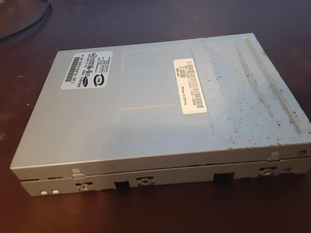 Samsung SFD-321J 3.5" Internal Floppy Drive