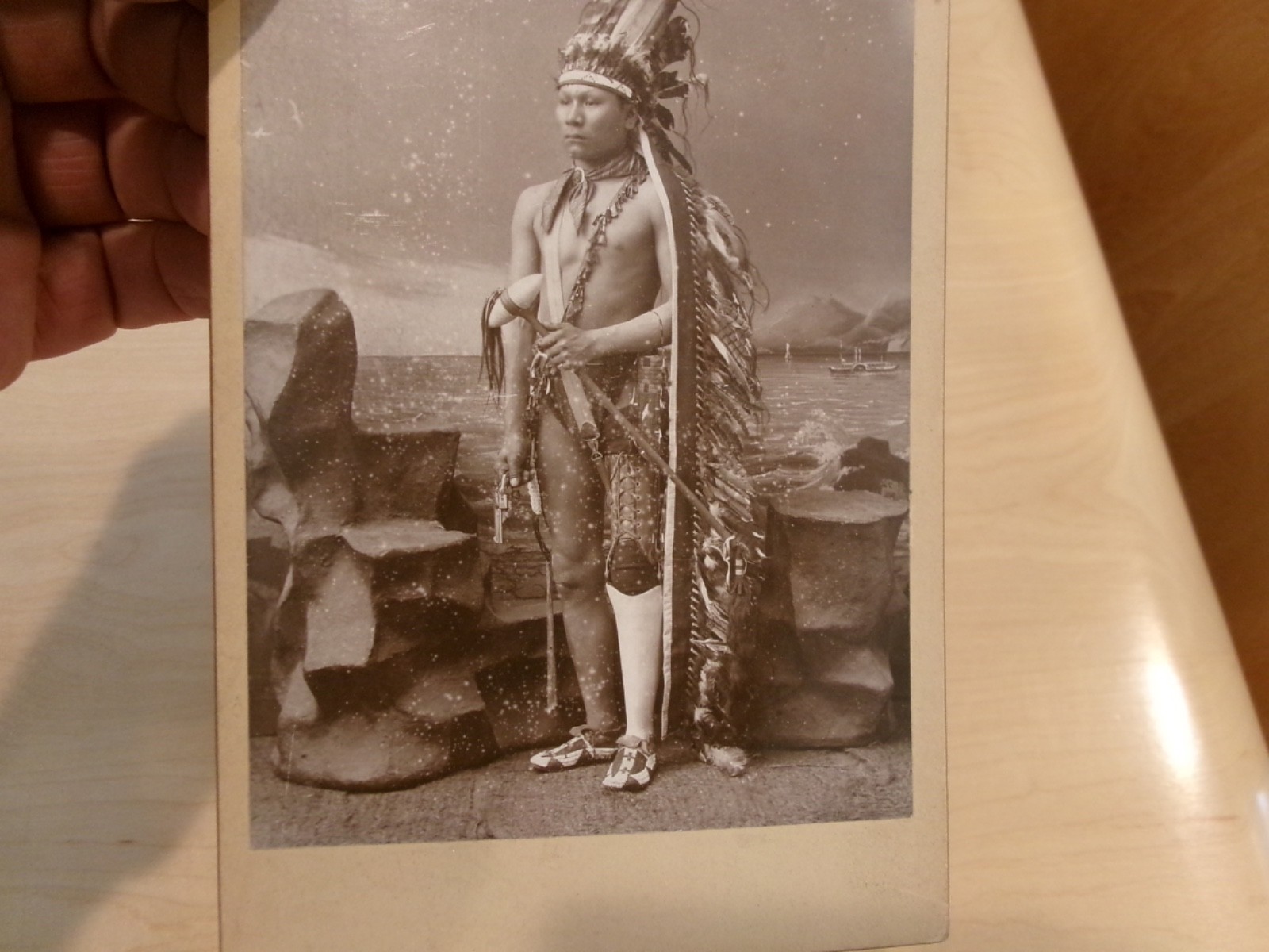 Native American Indian with gun and war club Sioux war tribe cabinet card Custer