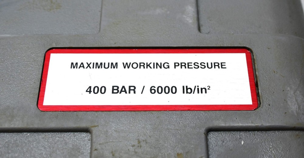 BUDENBERG E400 DIGITAL HYDRAULIC PRESSURE CALIBRATOR.