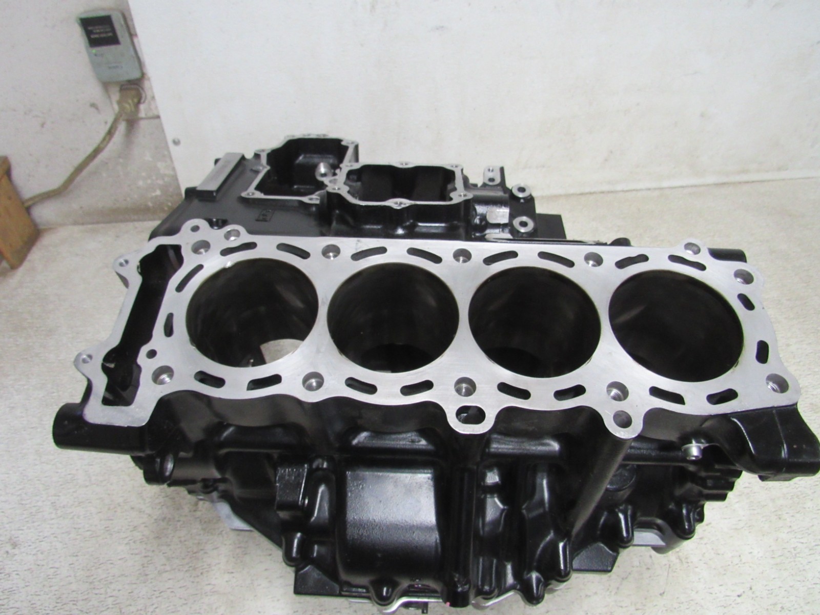 KAWASAKI NINJA ZH2 H2 ZR1000 ENGINE CASES CRANK CASE STOCK OEM #GZ27