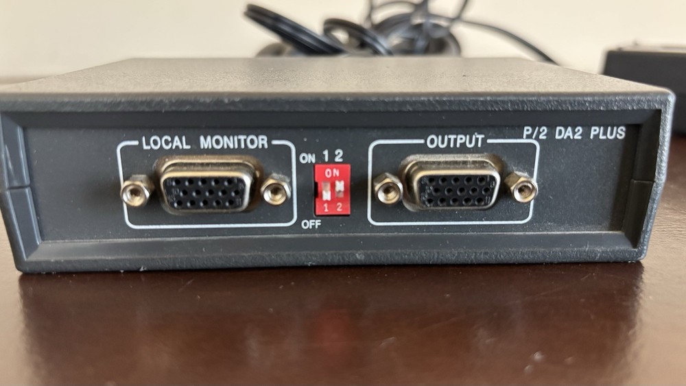 EXTRON P/2 DA2 Plus VGA Signal Amplifier Display Line Driver Extender