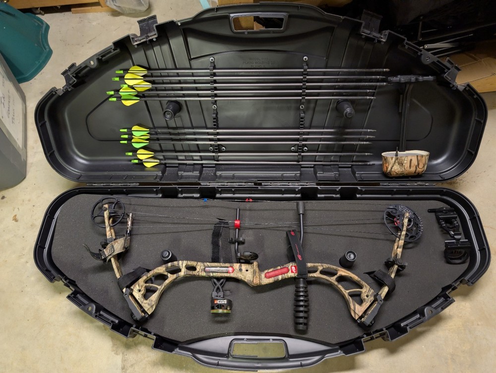 PSE STINGER 3G Compound Bow Camo Finish Sight Stabilizer Arrows Hard Case