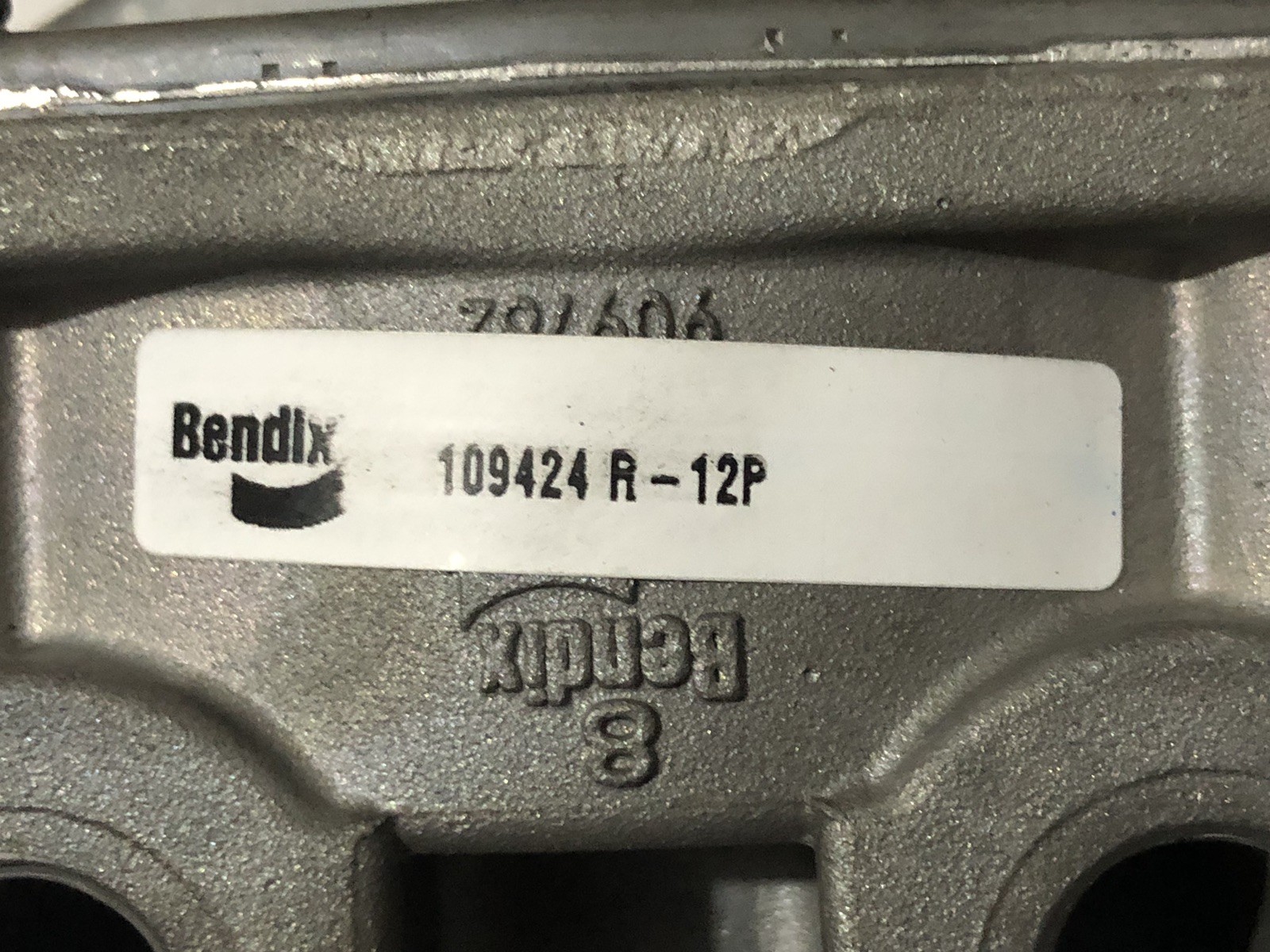 Bendix 109424 Air Brake Relay Valve R-12P Pilot Trailer Genuine OEM New 0 PSI