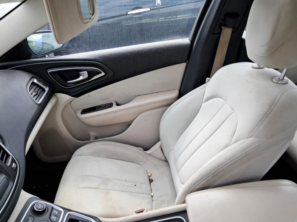 200 2015 Glove Box 4773858