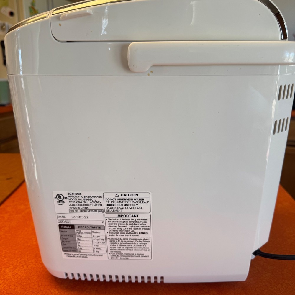 Zojirushi Home Bakery Maestro Breadmaker BB-SSC10 White, Versatile, lightly used