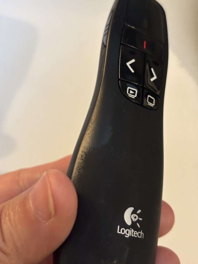 Logitech R400 Wireless Presenter with A Laser Pointer. Tested and Working