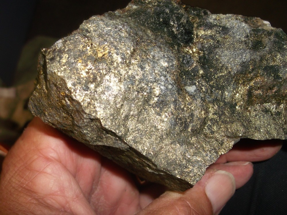 Gold, silver, copper, 686 grams samples ,ore high grade .