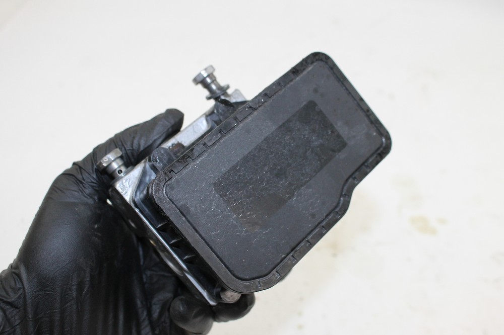 13 Triumph Speed Triple R ABS 1050 Abs Control Module Pump