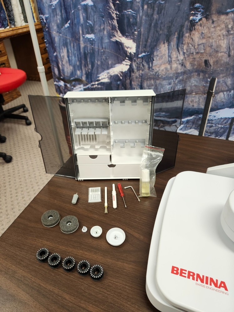 Bernina 700E Embroidery Machine! Professionally Serviced!