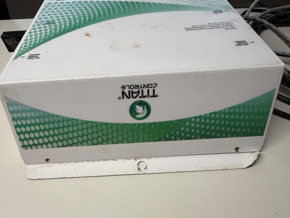 Titan Controls Helios 18, 12-Light 240 Volt Controller