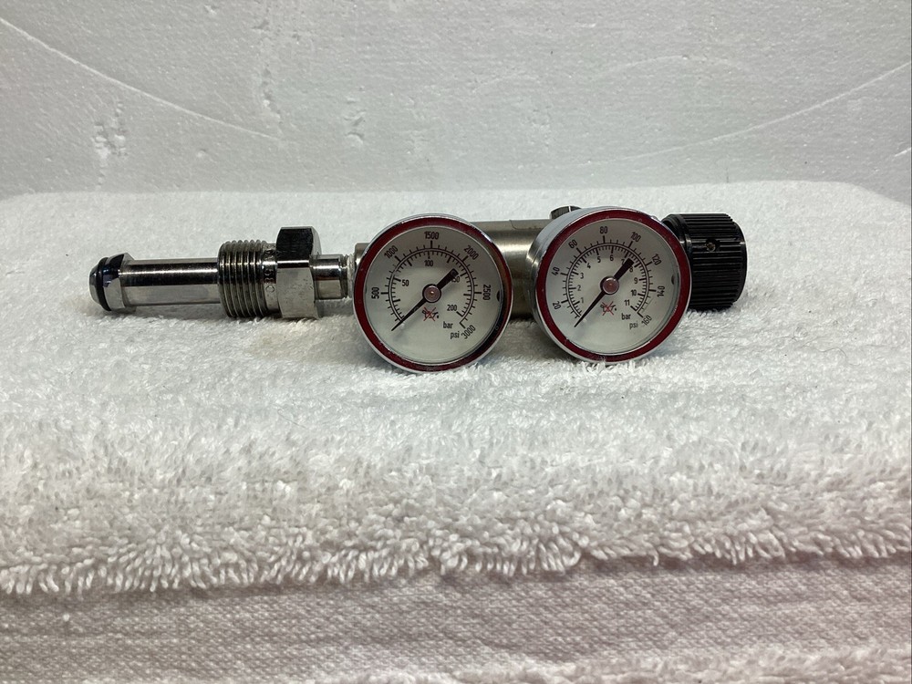 Air Liquide model 1003  regulator New *untested*
