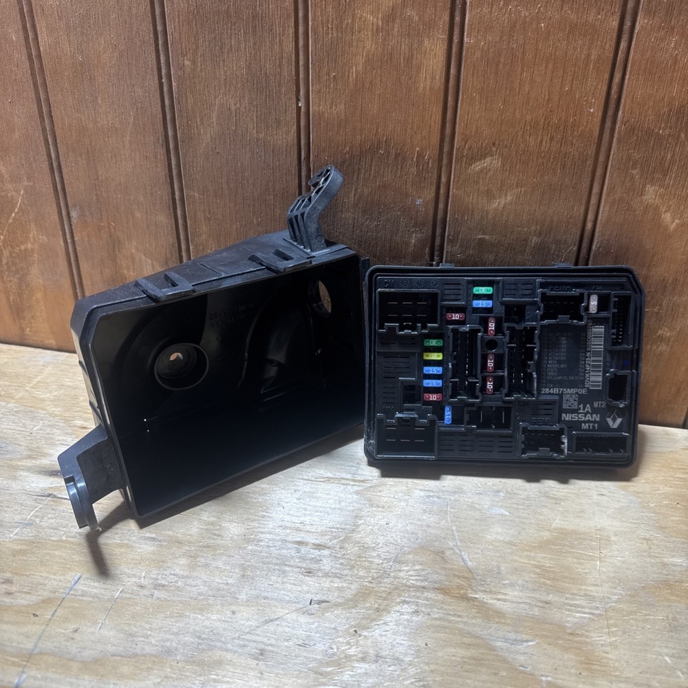 Genuine Nissan Control Module 284B7-5MP0E