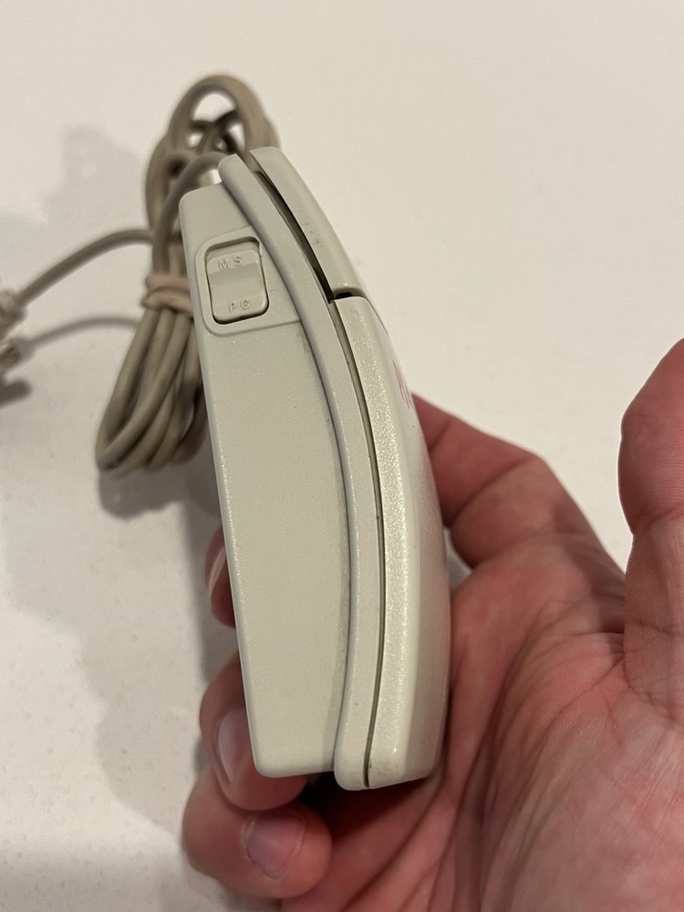 PC Accessories Mouse 20010 HQXKEM-260 3-button 9-pin serial MS/PC - Untested