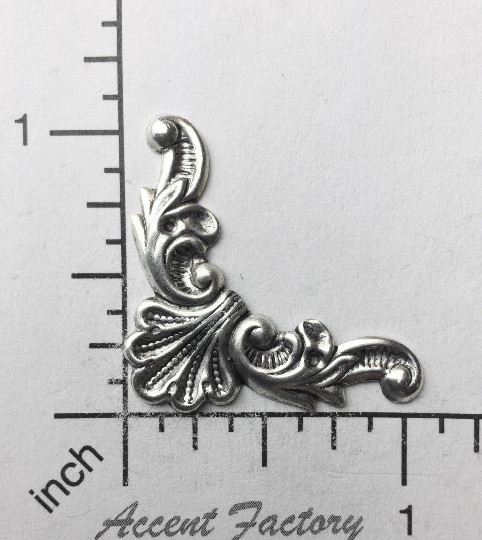 23614 - 4 Pc Victorian Corner Brass Finding  Matte Silver Oxidized
