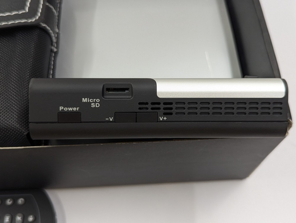 FAVI Mini LED Projector Business Edition